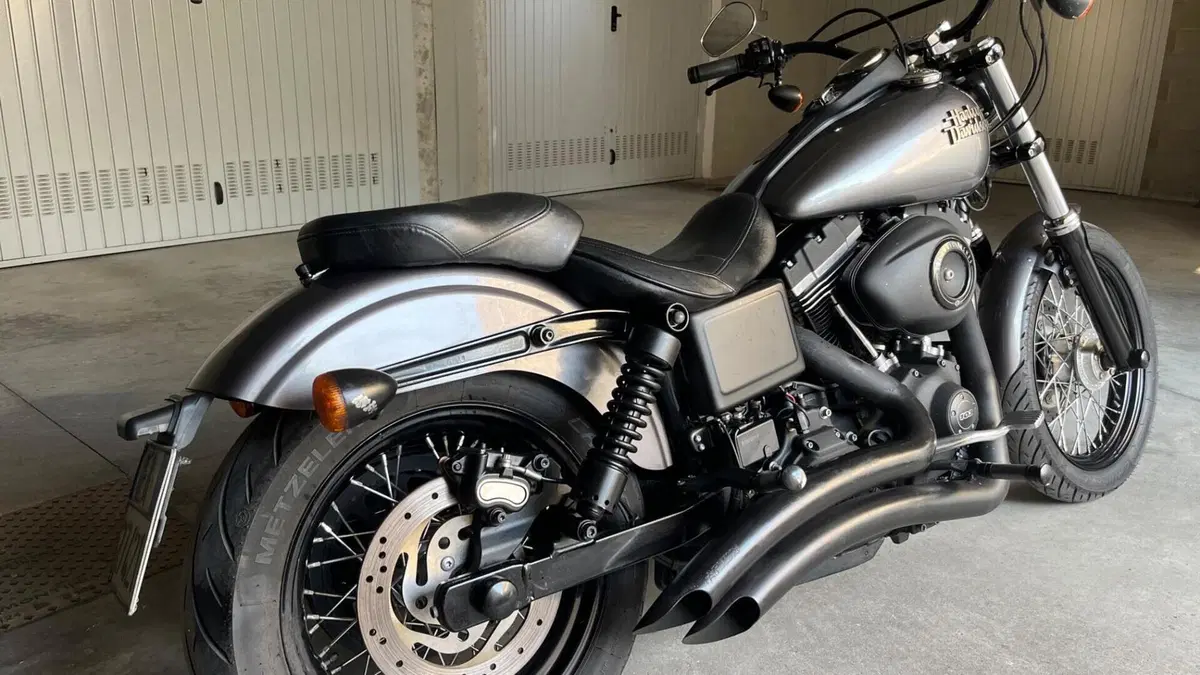 Harley-Davidson 1690 Street Bob Special (2015 - 16) - FXDB 