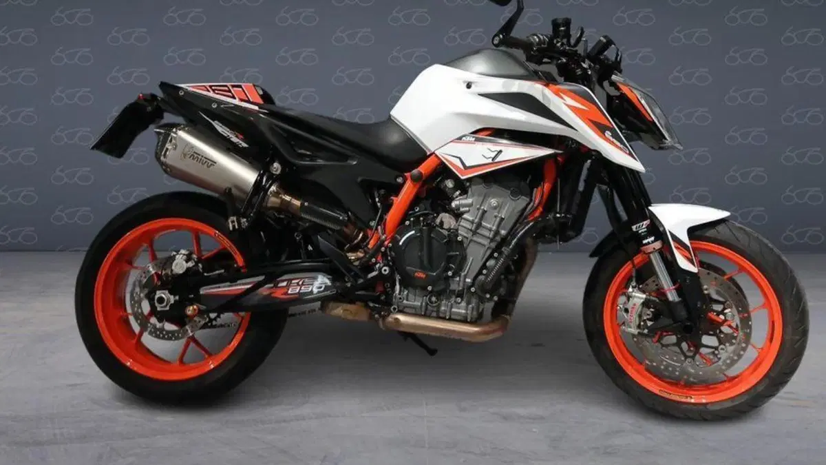 KTM 890 Duke R (2020) 