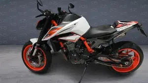 KTM 890 Duke R (2020)  (2)