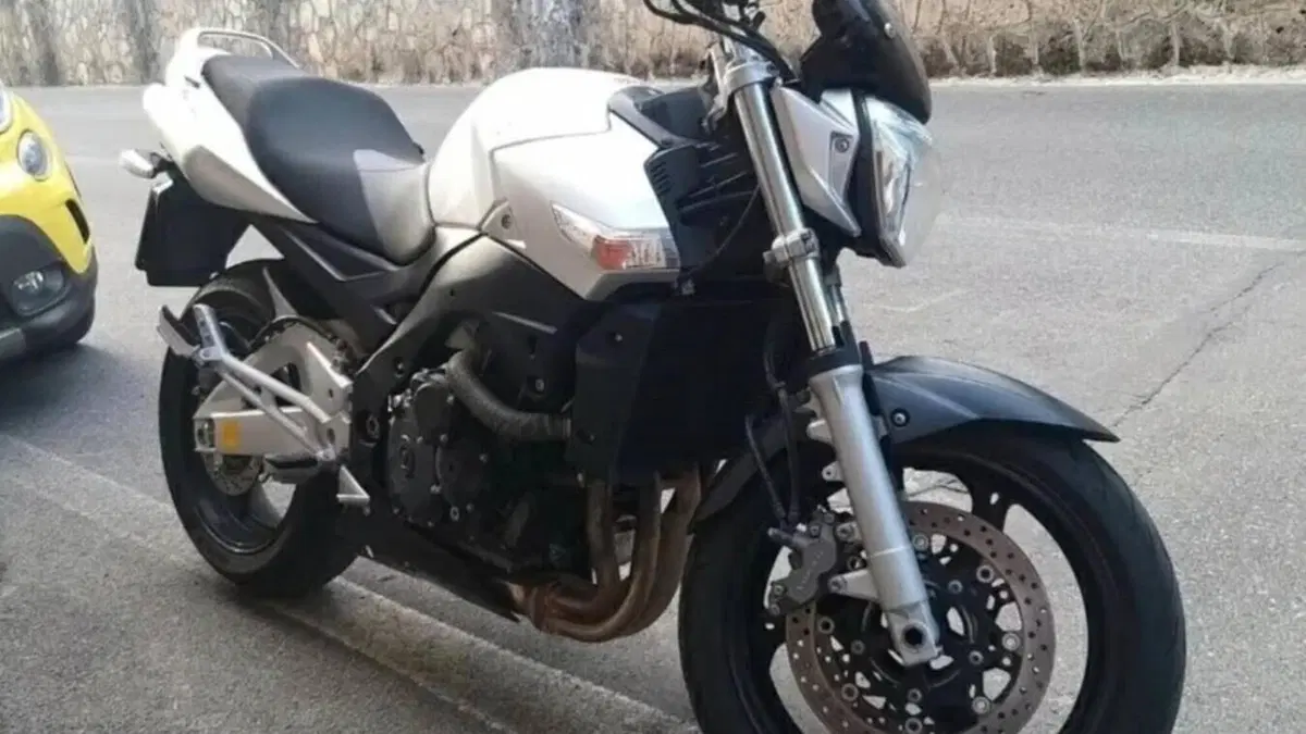 Suzuki GSR 600 (2006 - 11)  (4)
