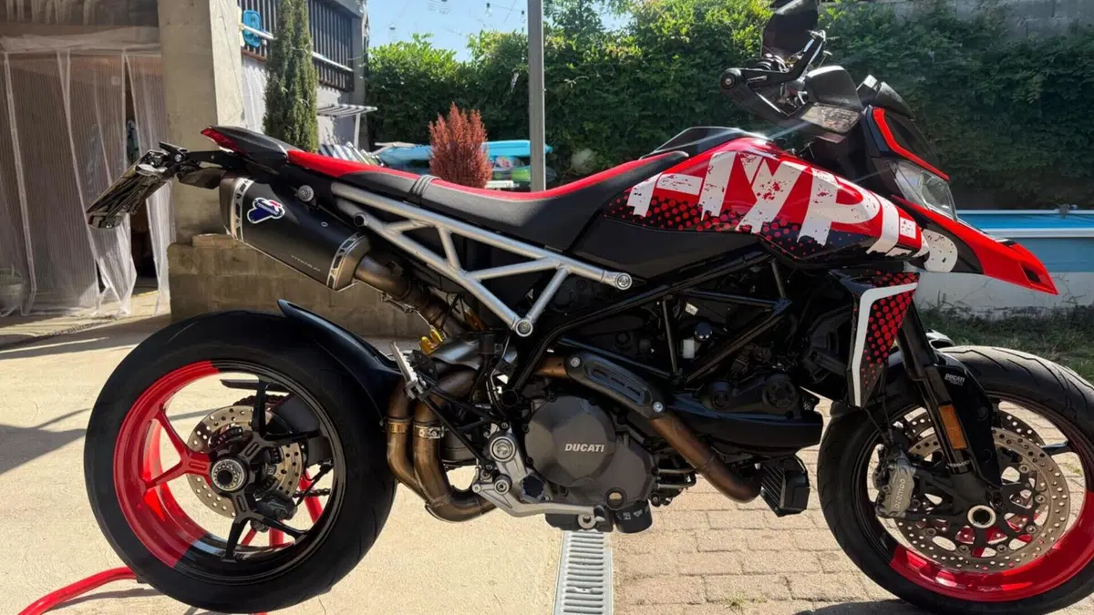 Ducati Hypermotard 950 RVE (2022 - 25)  (2)