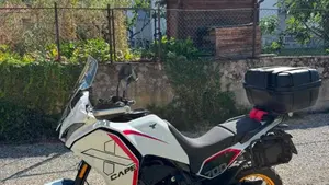 Moto Morini X-Cape 700 Gold Edition (2025 - 26)  (3)
