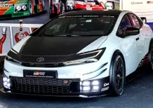 Da taxi efficiente a belva da pista: la Toyota Prius potrebbe salutare tutti con una mostruosa versione GR