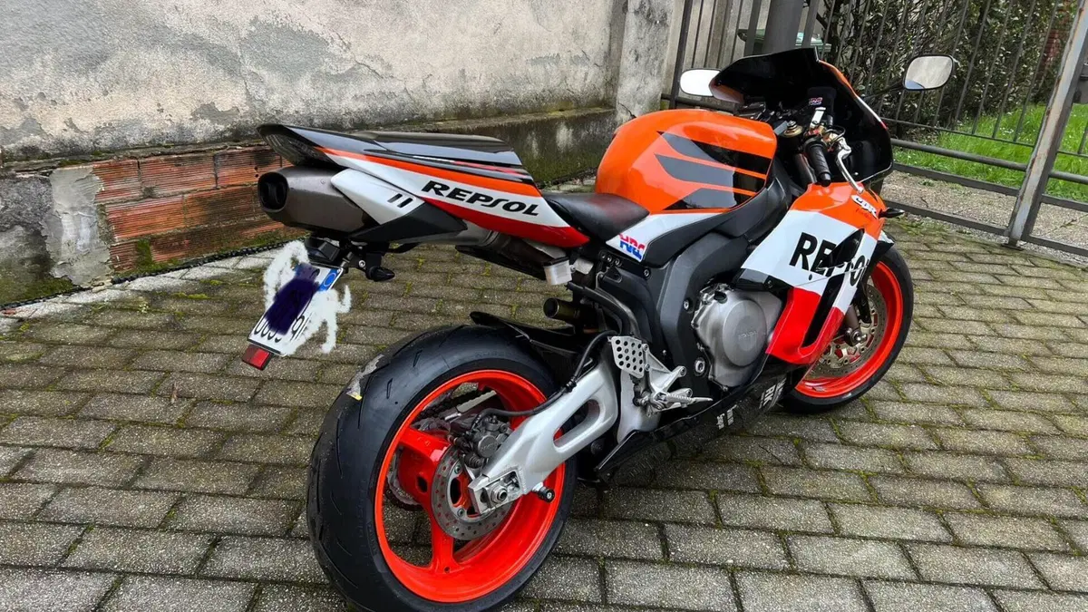Honda CBR 1000 RR Fireblade (2004 - 05)  (5)