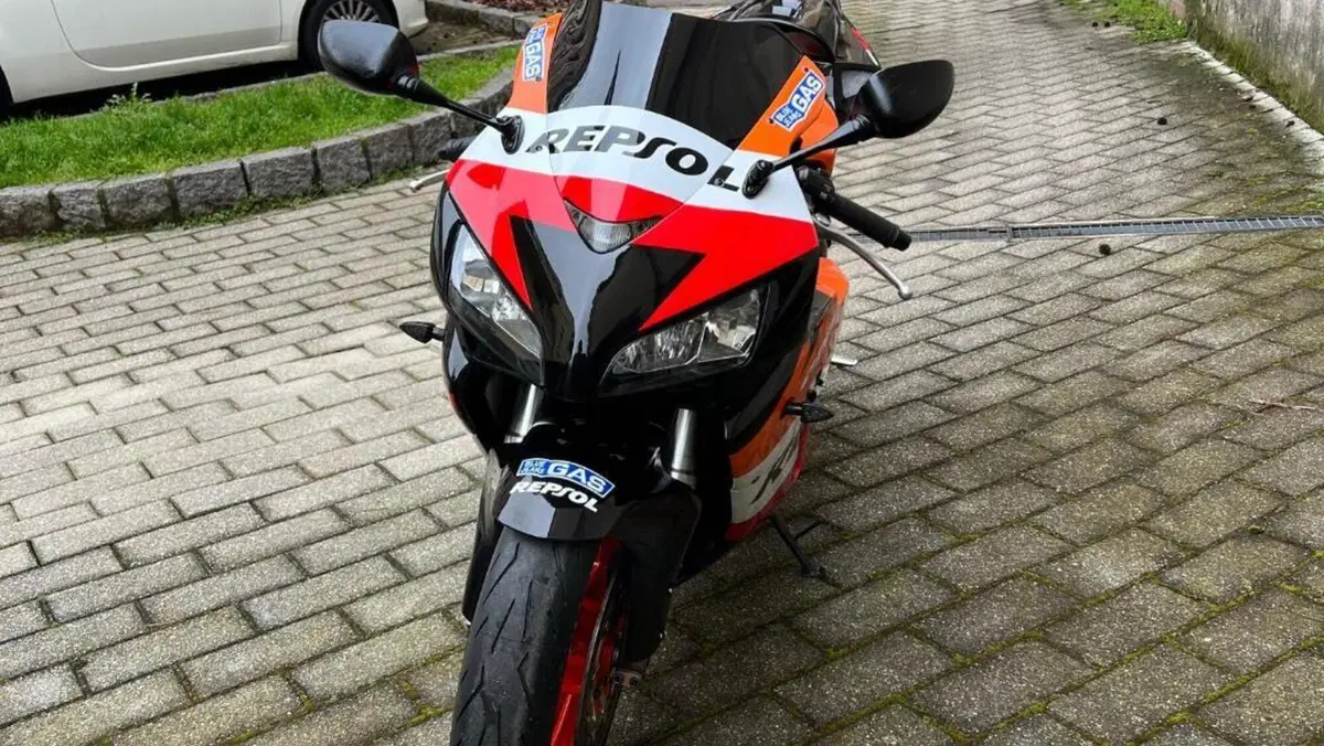 Honda CBR 1000 RR Fireblade (2004 - 05)  (6)
