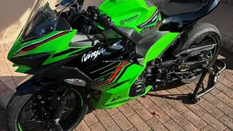 Kawasaki Ninja 400 (2023) usata