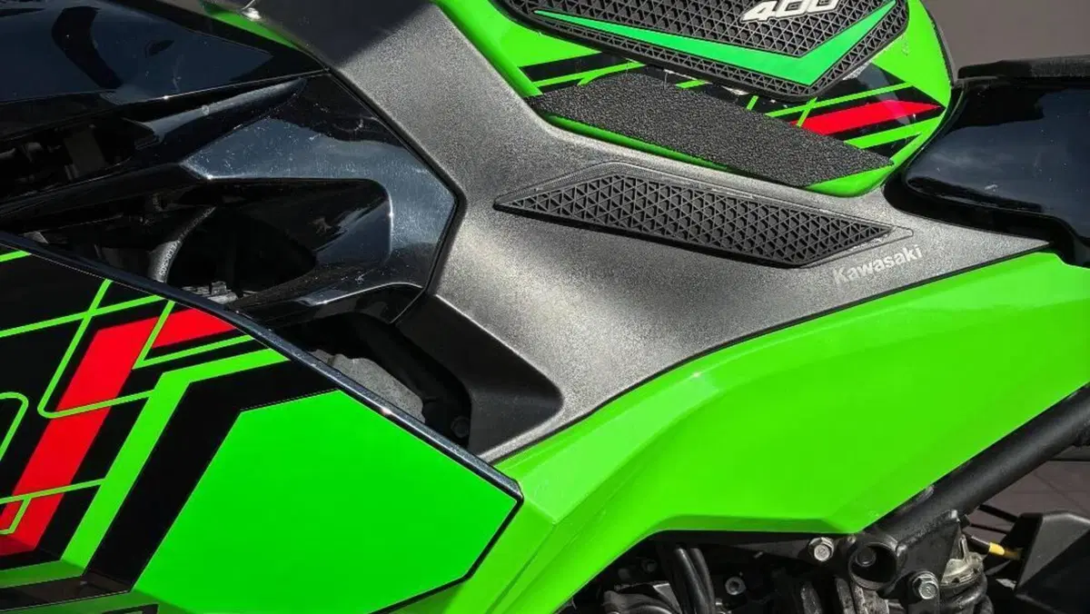 Kawasaki Ninja 400 (2023)  (2)