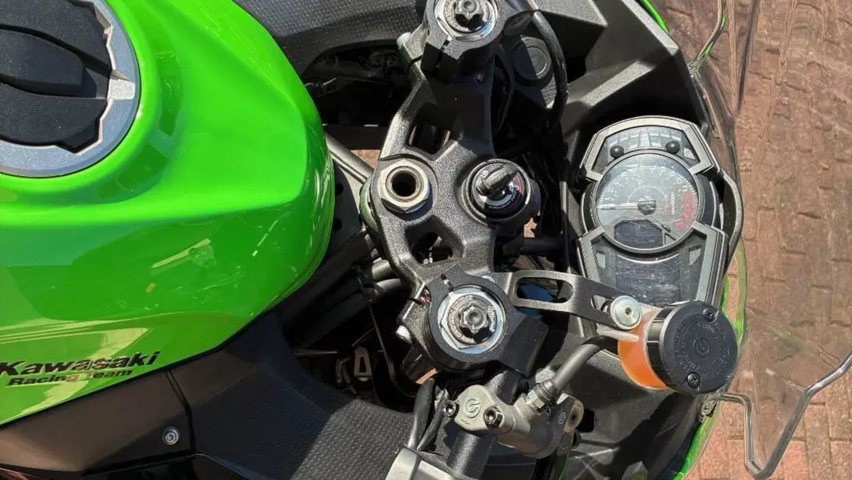Kawasaki Ninja 400 (2023)  (4)