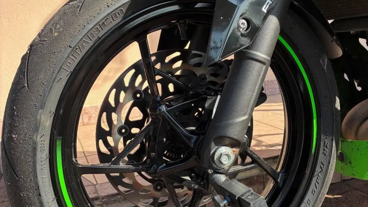 Kawasaki Ninja 400 (2023)  (5)