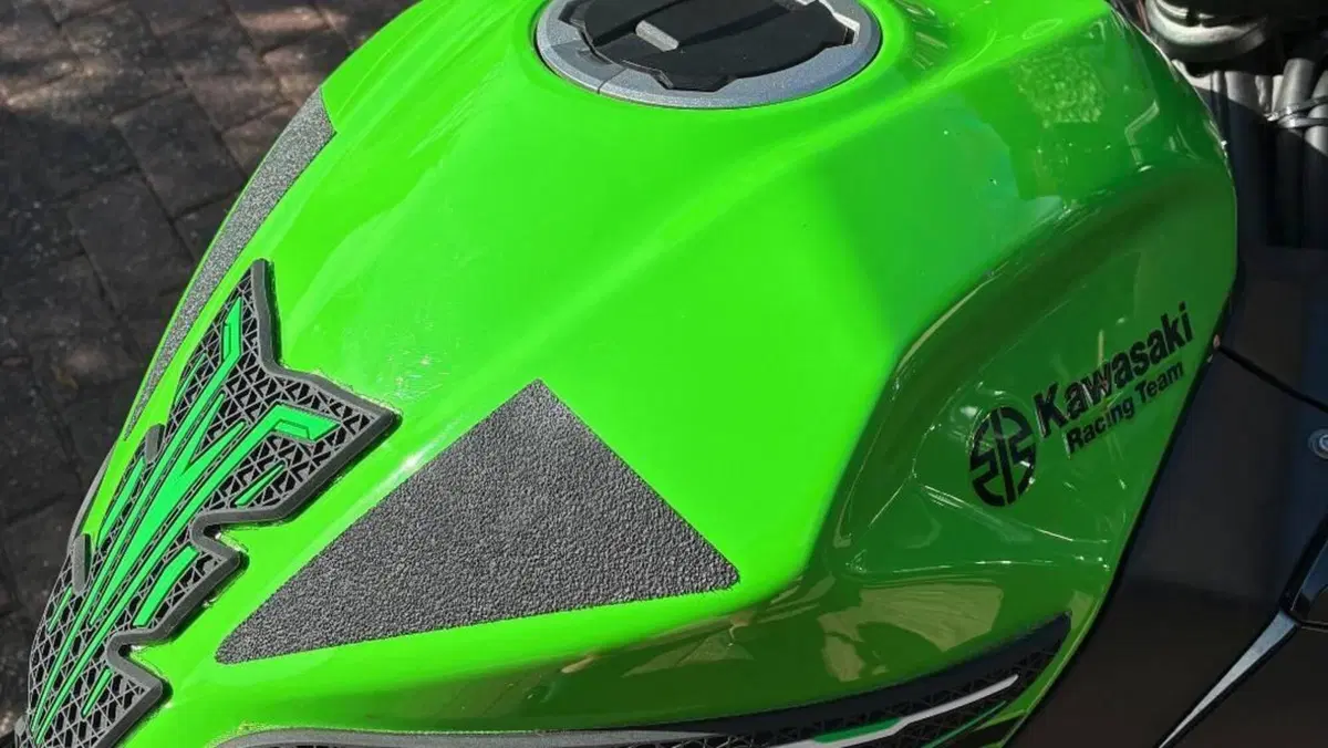 Kawasaki Ninja 400 (2023)  (9)