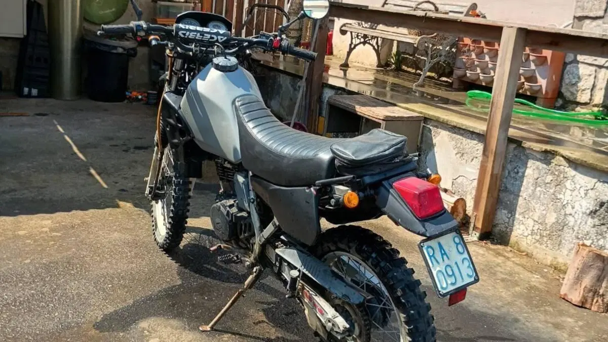 Kawasaki KLR 250  (4)