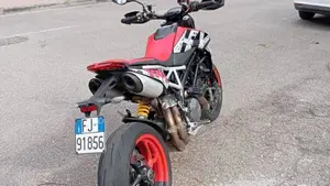 Ducati Hypermotard 950 RVE (2022 - 25)  (2)