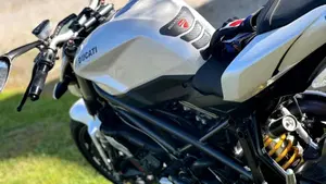 Ducati Streetfighter (2009 - 12)  (4)