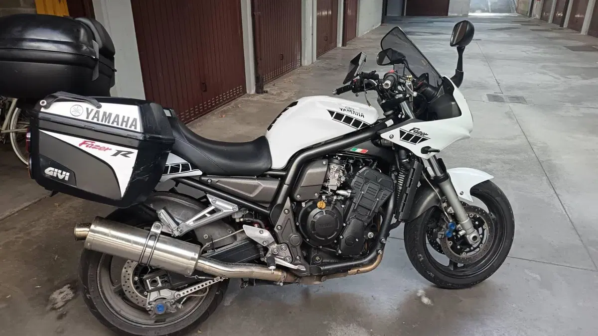 Yamaha FZS 1000 Fazer  (2)