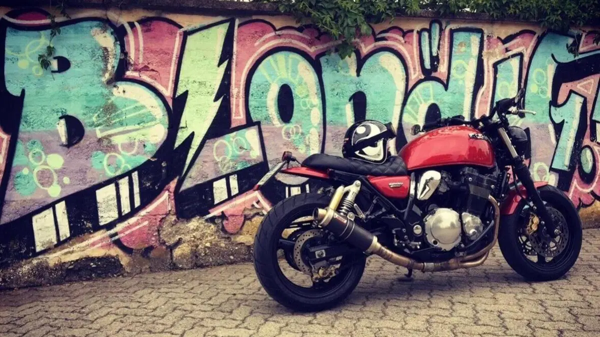 Suzuki GSX 1200  (4)