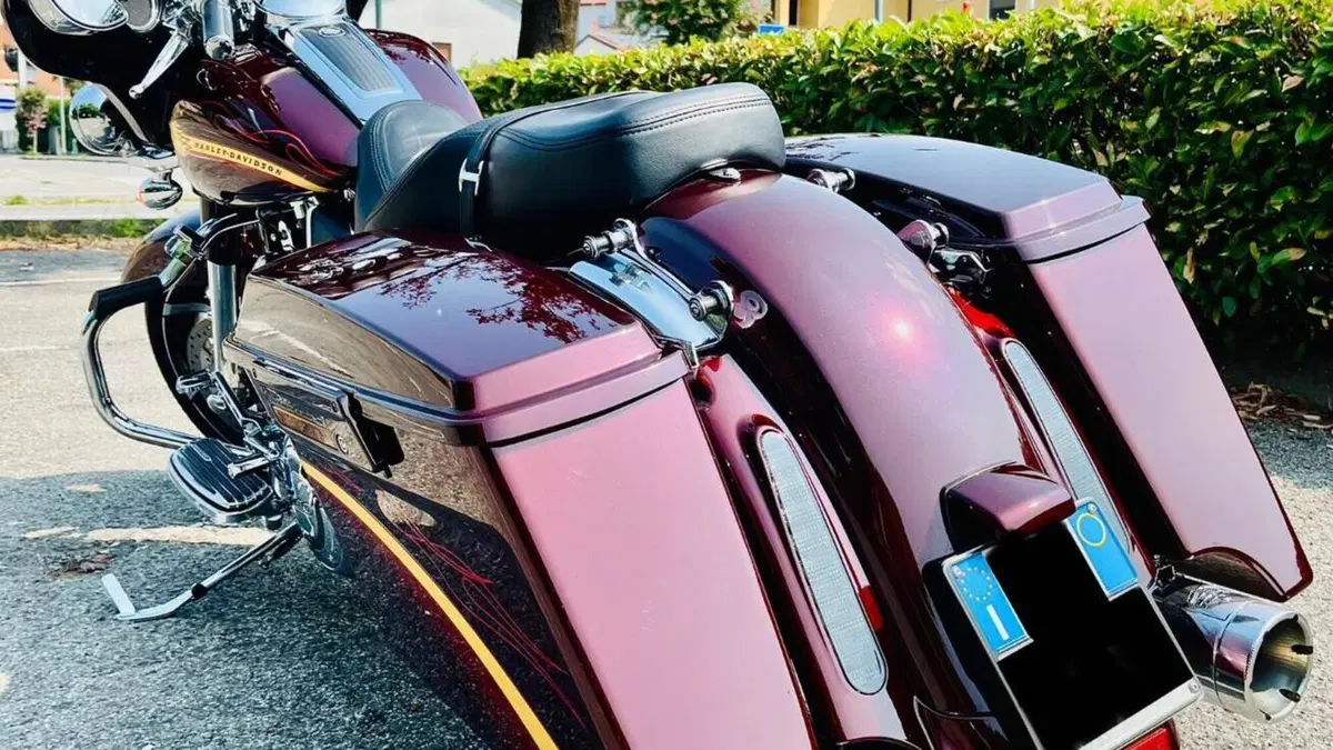 Harley-Davidson 1800 Street Glide (2010 - 11) - FLHXSE 