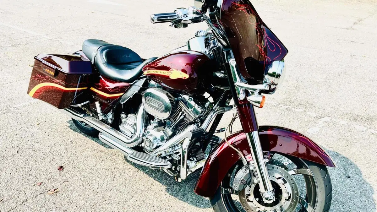 Harley-Davidson 1800 Street Glide (2010 - 11) - FLHXSE  (2)