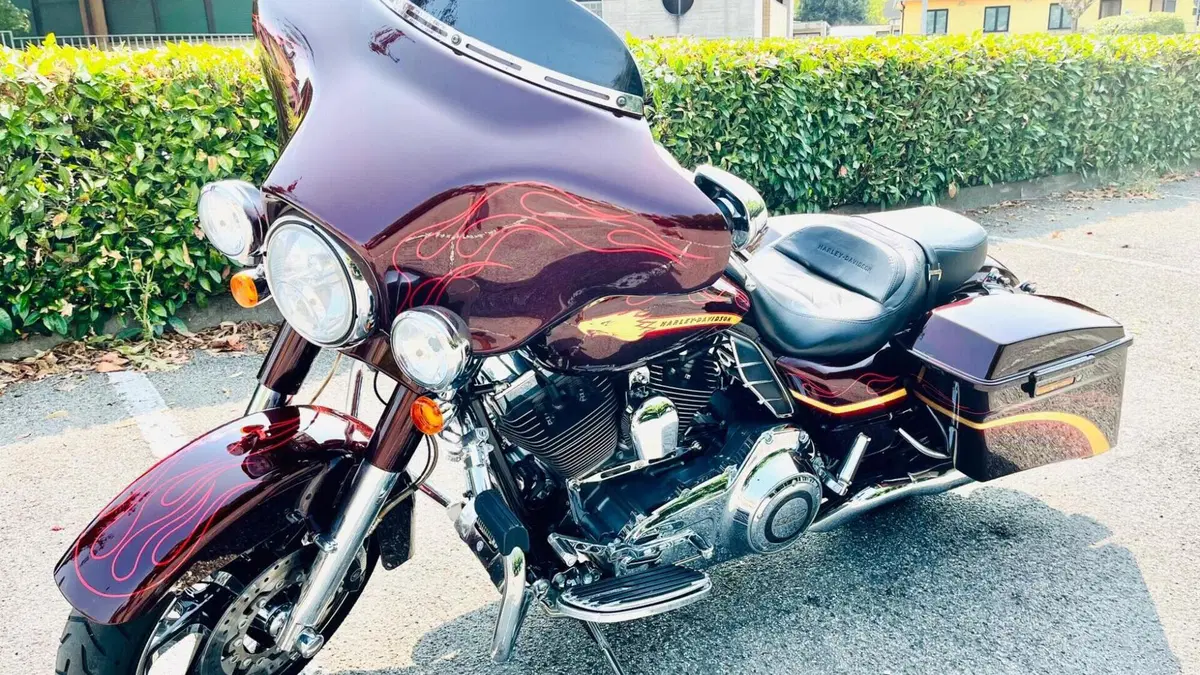 Harley-Davidson 1800 Street Glide (2010 - 11) - FLHXSE  (4)