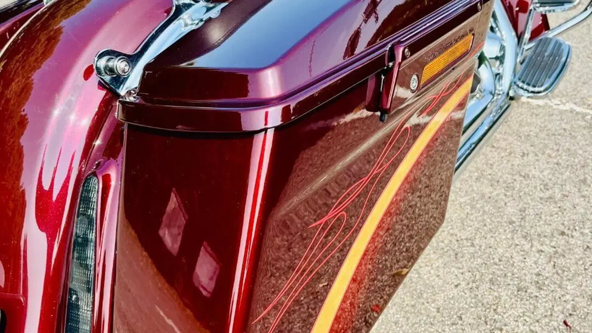 Harley-Davidson 1800 Street Glide (2010 - 11) - FLHXSE  (7)