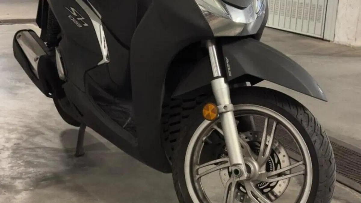 Honda SH 300 i ABS (2016 - 20)  (2)
