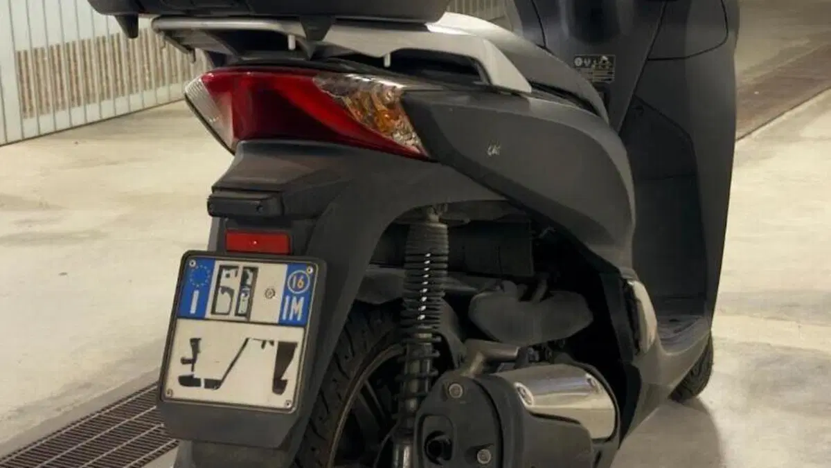 Honda SH 300 i ABS (2016 - 20)  (4)