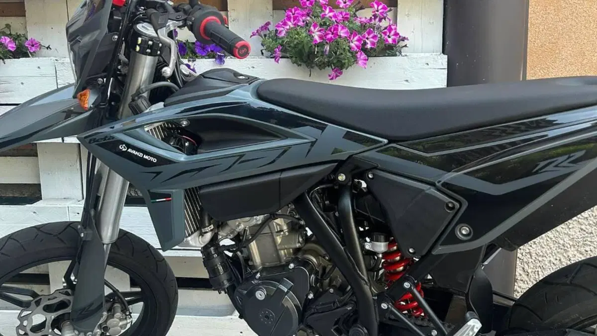 Betamotor RR 125 4T Motard T - X Special Edition (2025 - 26)  (3)