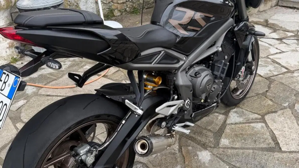 Triumph Street Triple RS (2020 - 22)  (2)