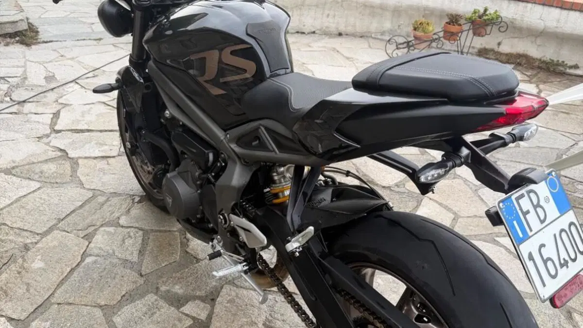 Triumph Street Triple RS (2020 - 22)  (7)