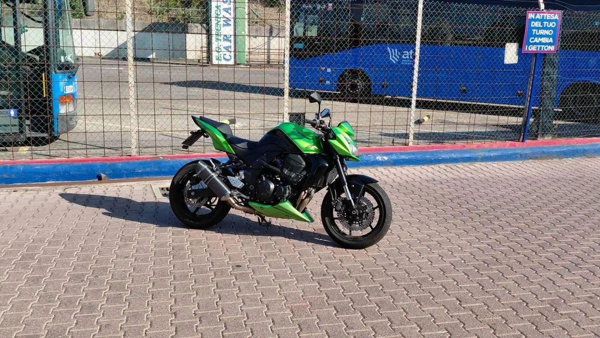 Kawasaki Z 750 (2007 - 14)  (2)