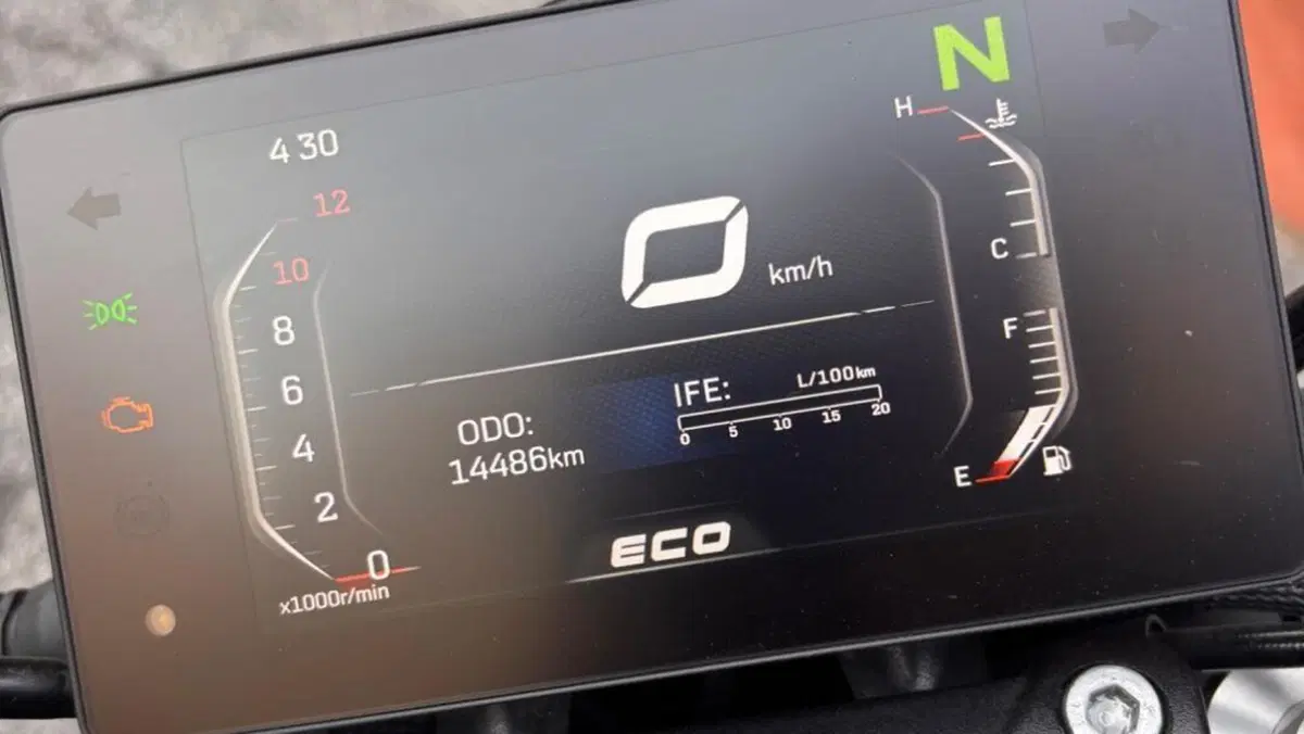 CFMOTO 300NK (2021 - 26)  (2)