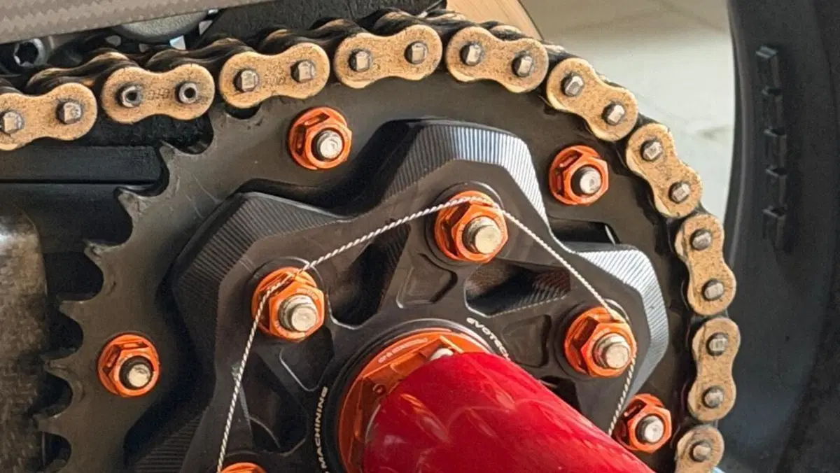 KTM 1290 Super Duke R (2021)  (4)