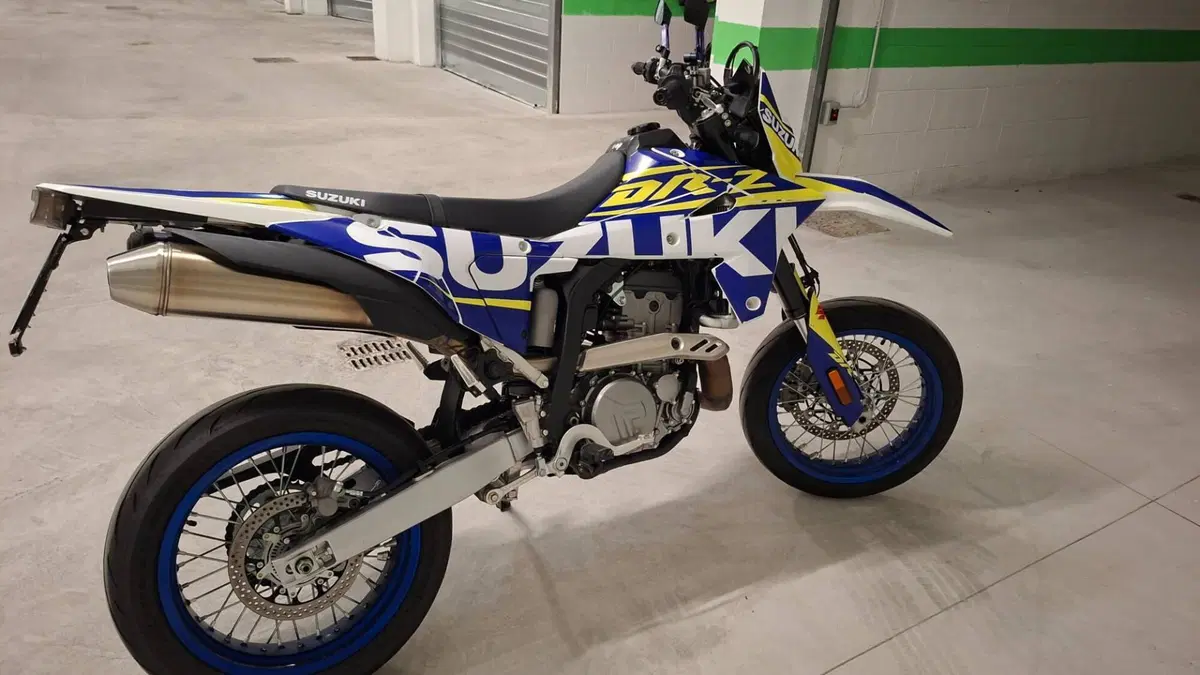 Suzuki DR-Z4SM (2025 - 26)  (3)