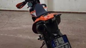 KTM 690 SMC R (2023 - 25)  (5)