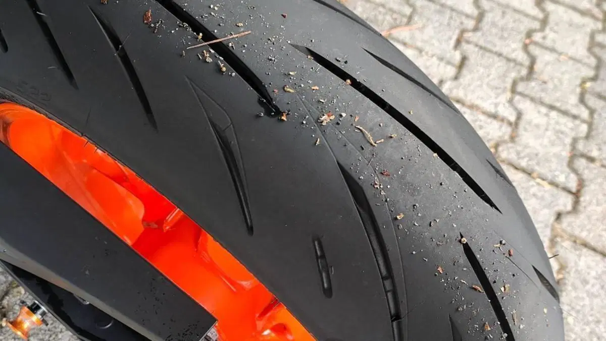 KTM 890 Duke R (2022 - 23)  (2)