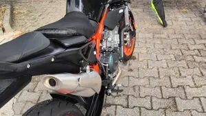 KTM 890 Duke R (2022 - 23)  (4)