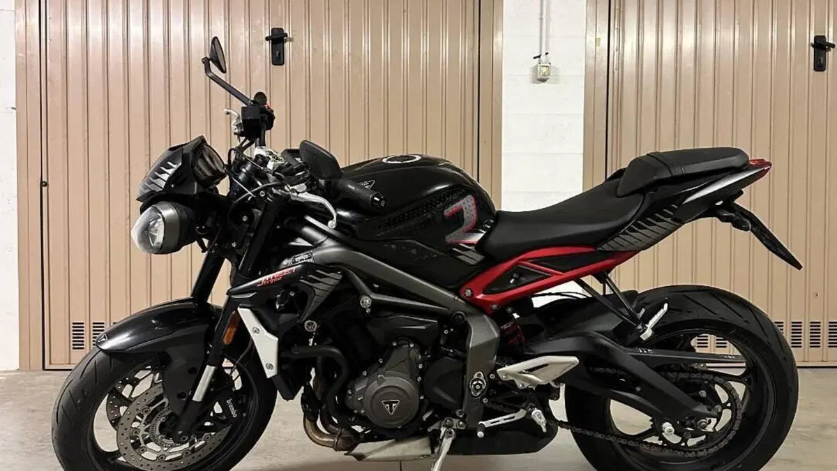Triumph Street Triple R (2020 - 22)  (2)