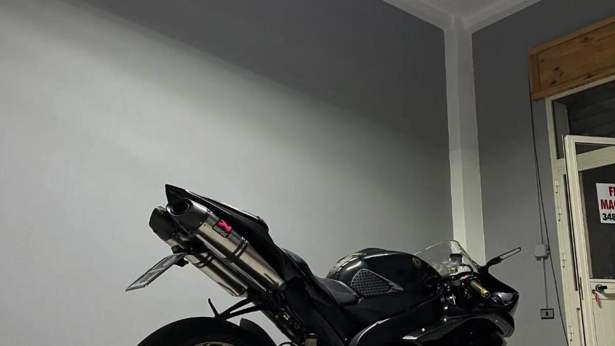Yamaha YZF R1 (2009 - 11)  (7)