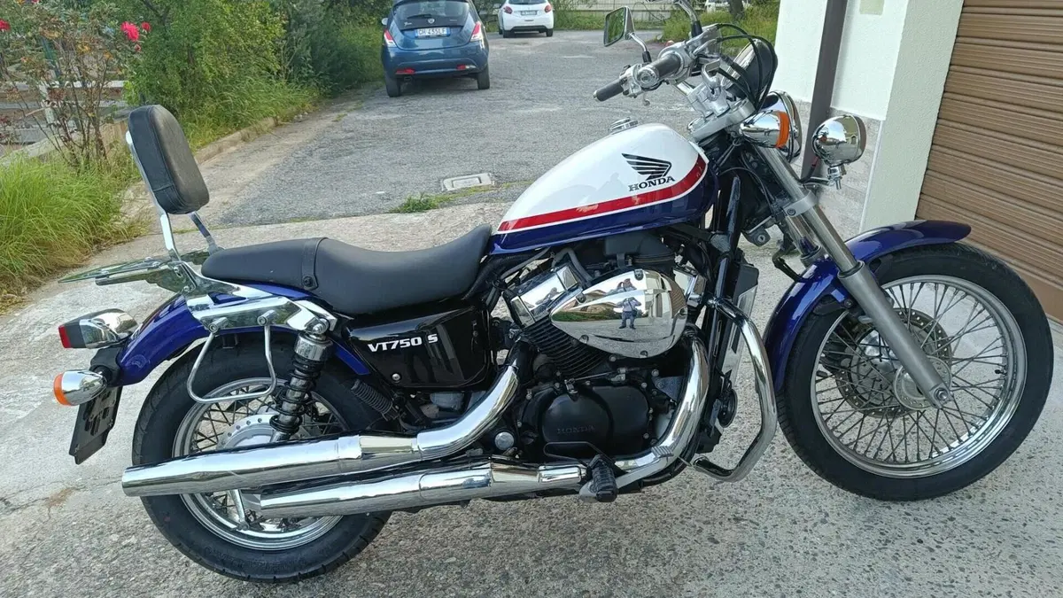 Honda VT 750S  (2)