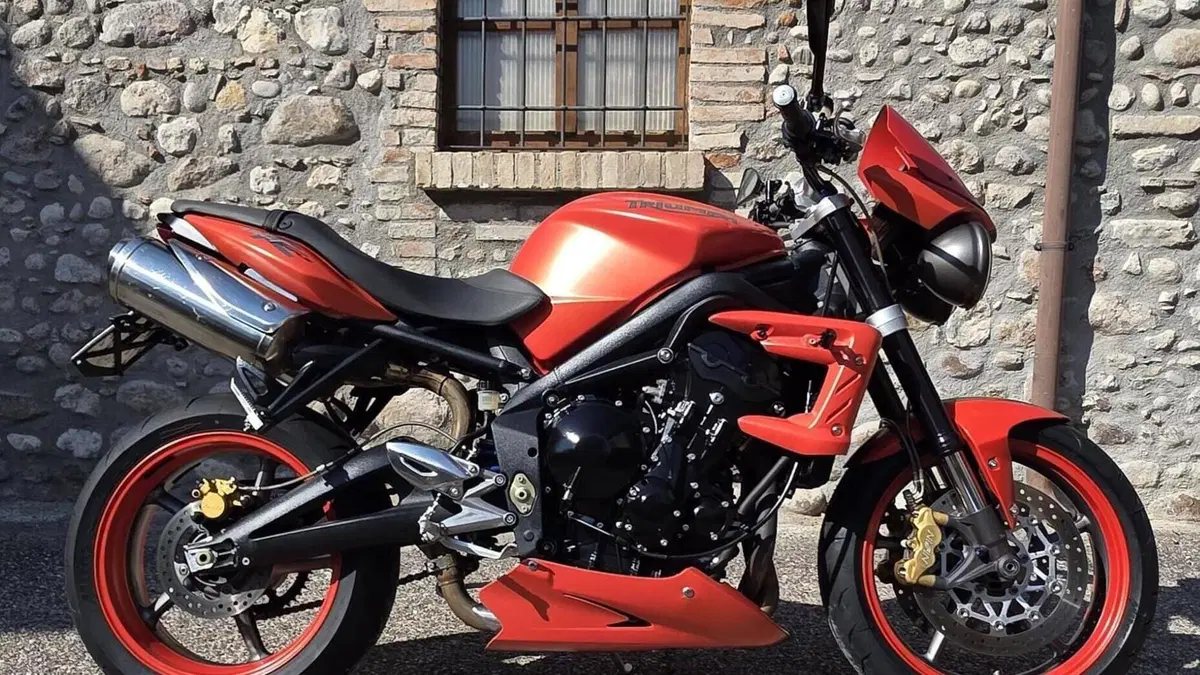 Triumph Street Triple R (2009 - 12)  (2)