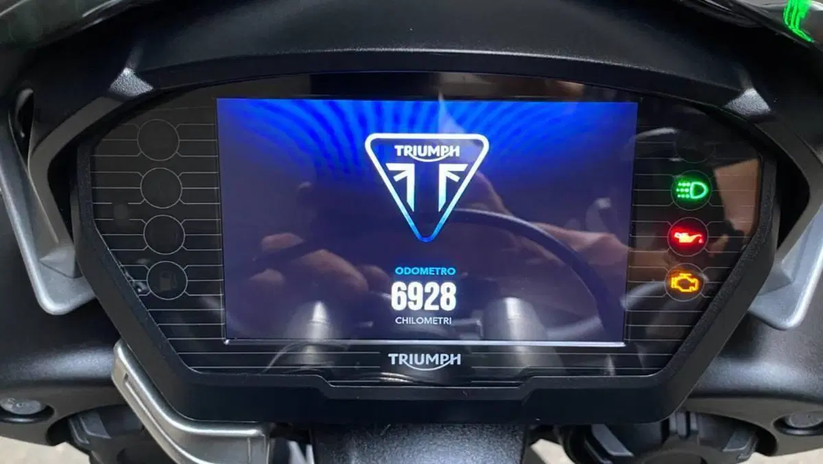 Triumph Street Triple R (2017 - 20)  (2)