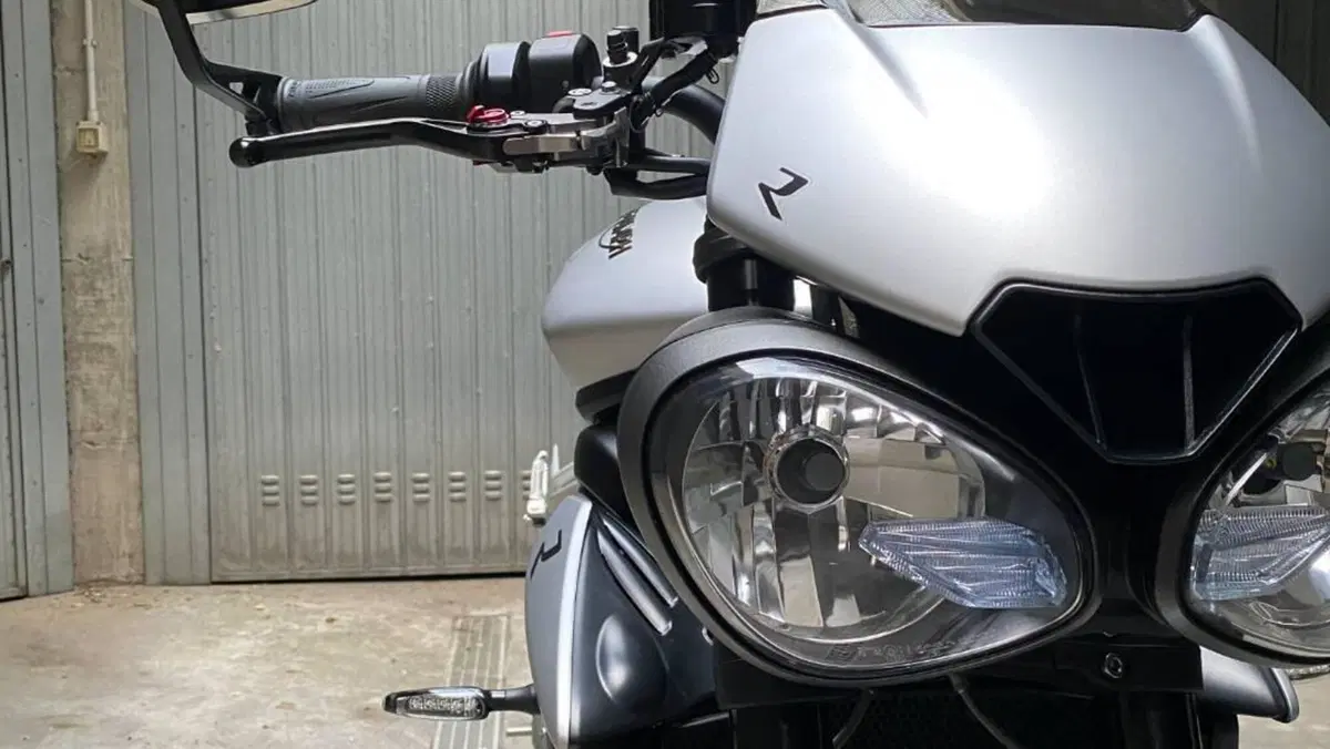 Triumph Street Triple R (2017 - 20)  (4)
