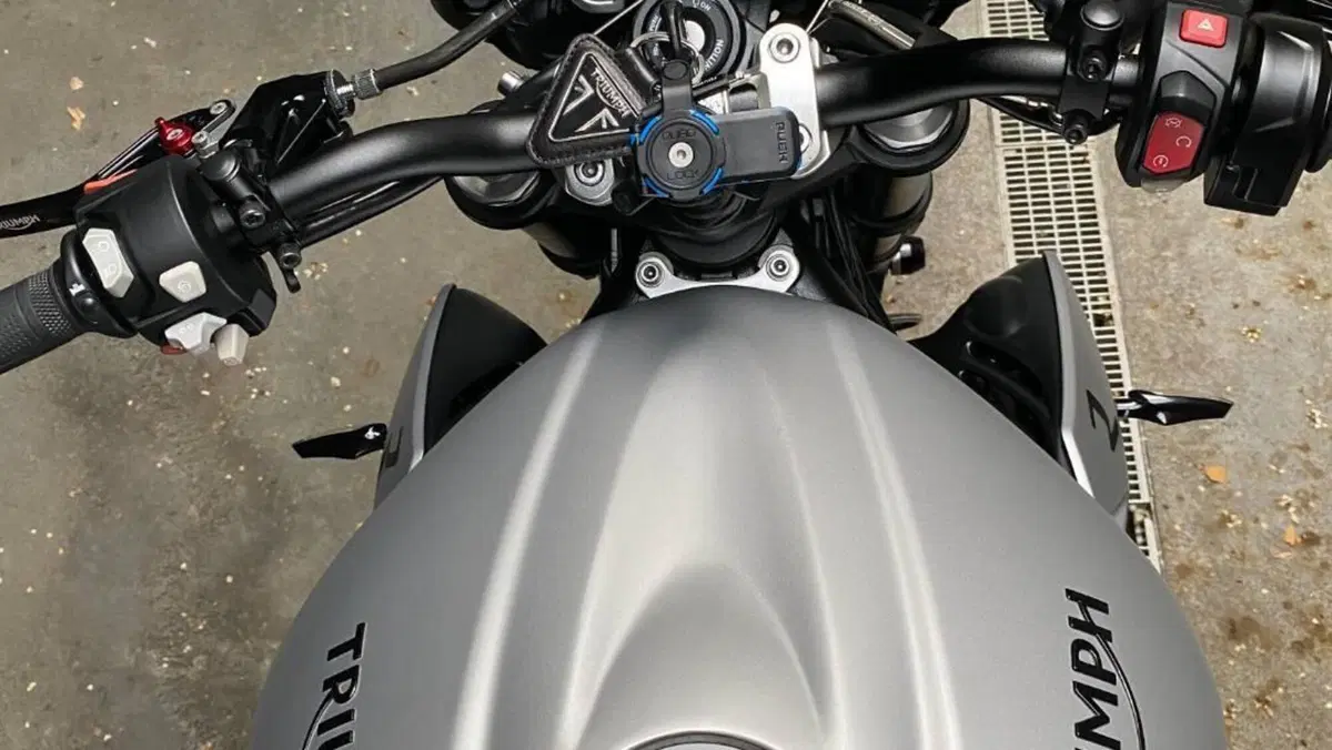 Triumph Street Triple R (2017 - 20)  (6)