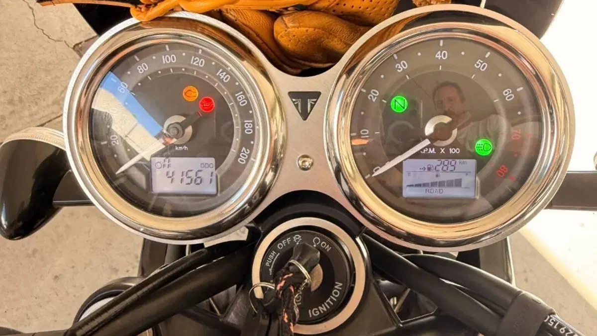 Triumph Bonneville T120 (2016 - 20)  (2)
