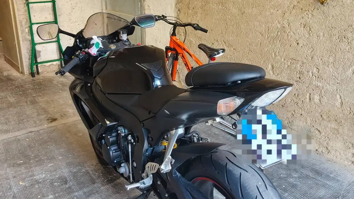 Suzuki GSX R 750 (2006 - 07)  (2)