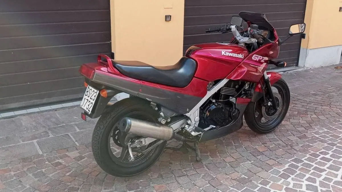 Kawasaki   (16)