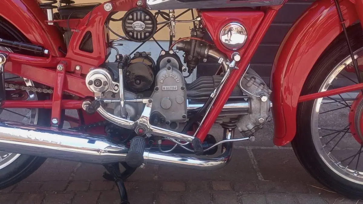 Moto Guzzi   (8)