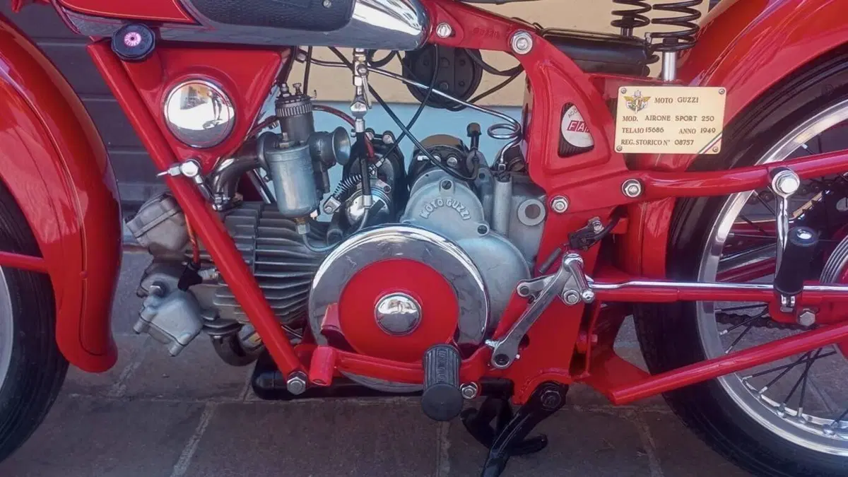 Moto Guzzi   (9)