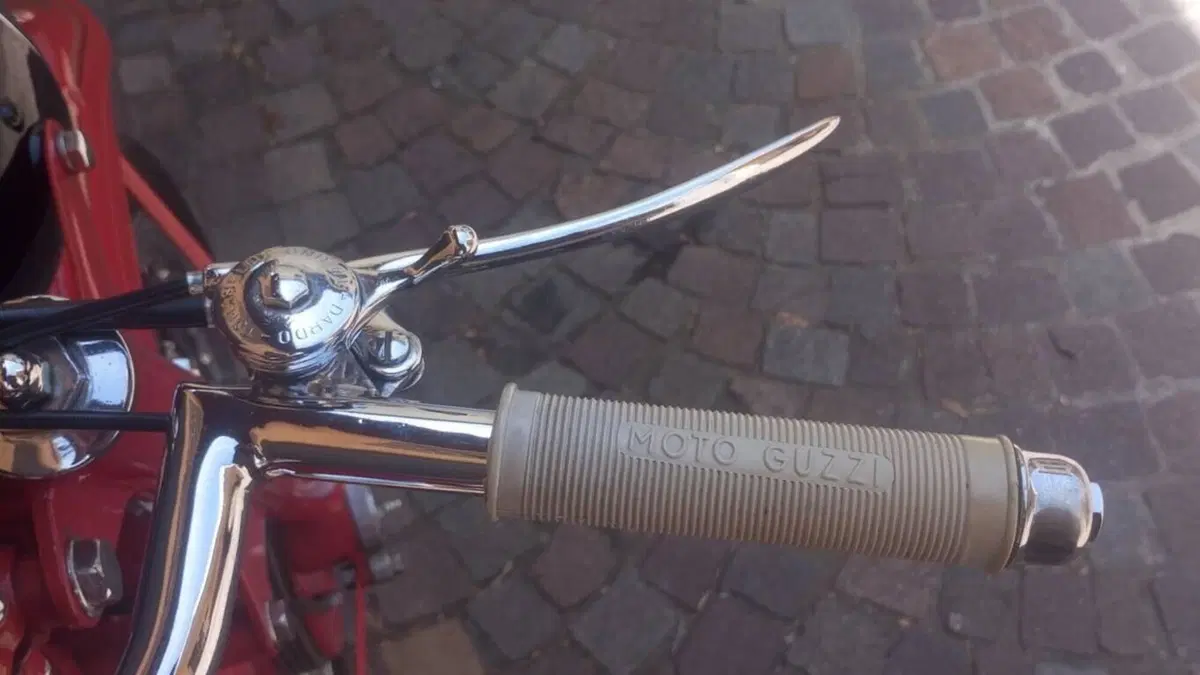 Moto Guzzi   (17)