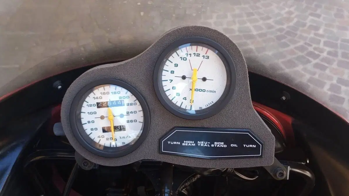 Suzuki   (14)