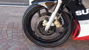 Suzuki   (17)
